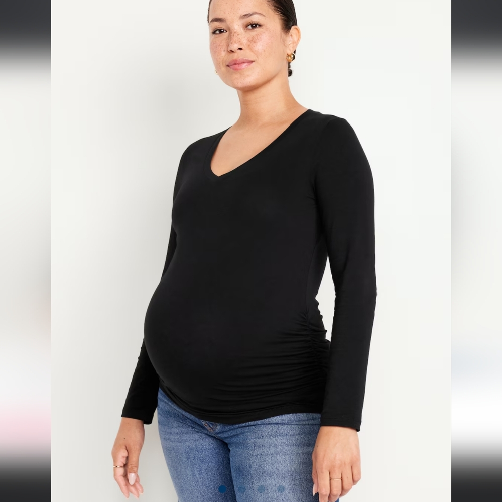 Maternity V neck long sleeve tshirt GAP